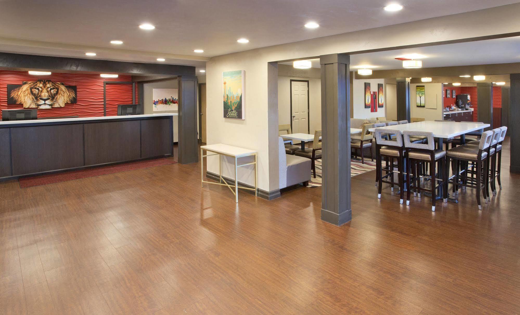 Red Lion Inn And Suites Federal Way Exteriör bild