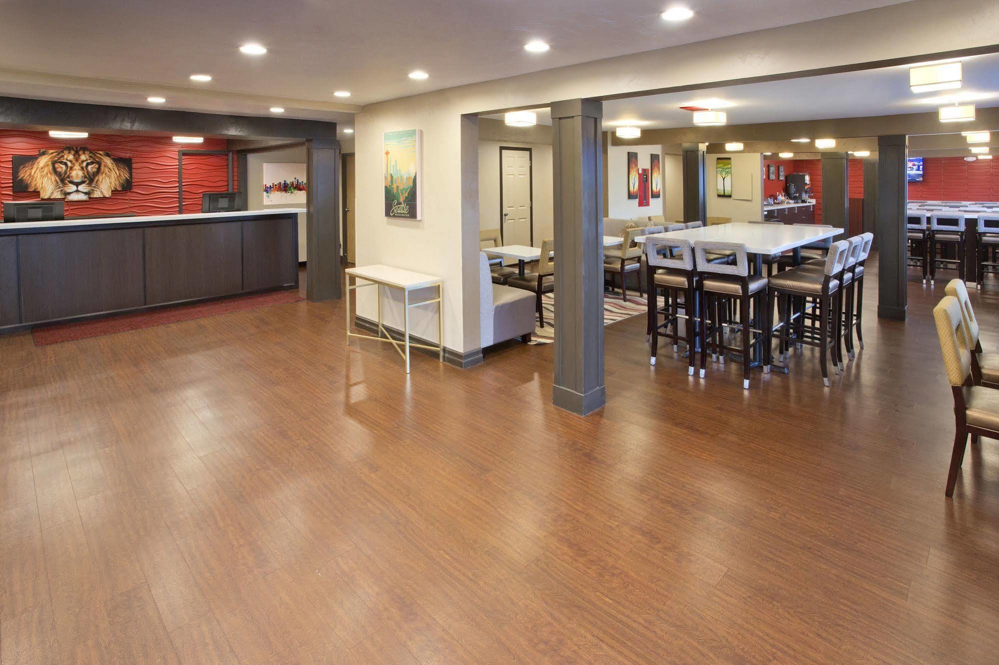 Red Lion Inn And Suites Federal Way Exteriör bild
