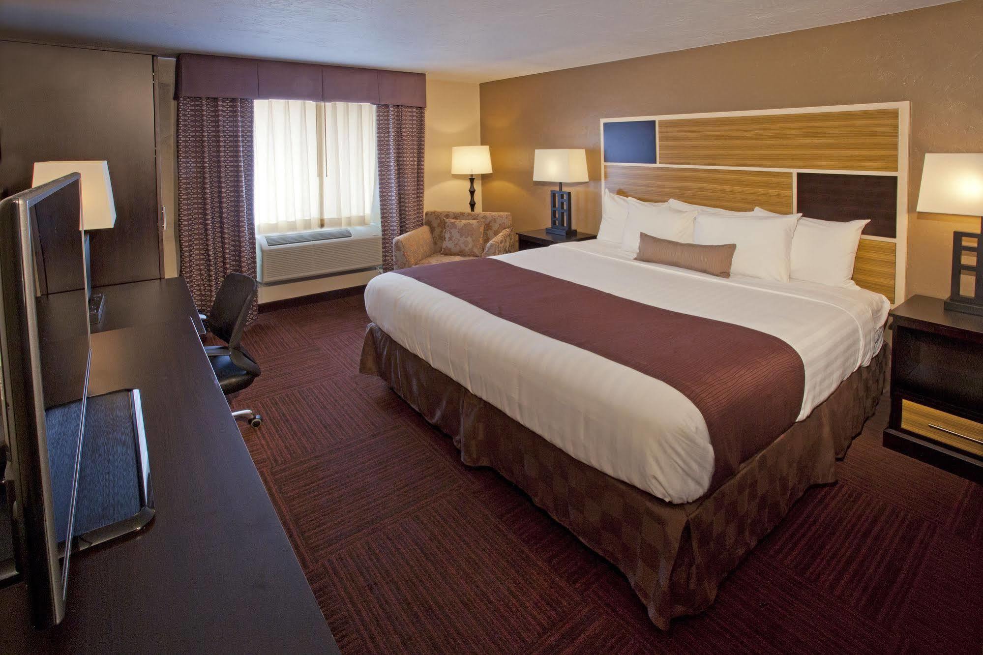 Red Lion Inn And Suites Federal Way Exteriör bild
