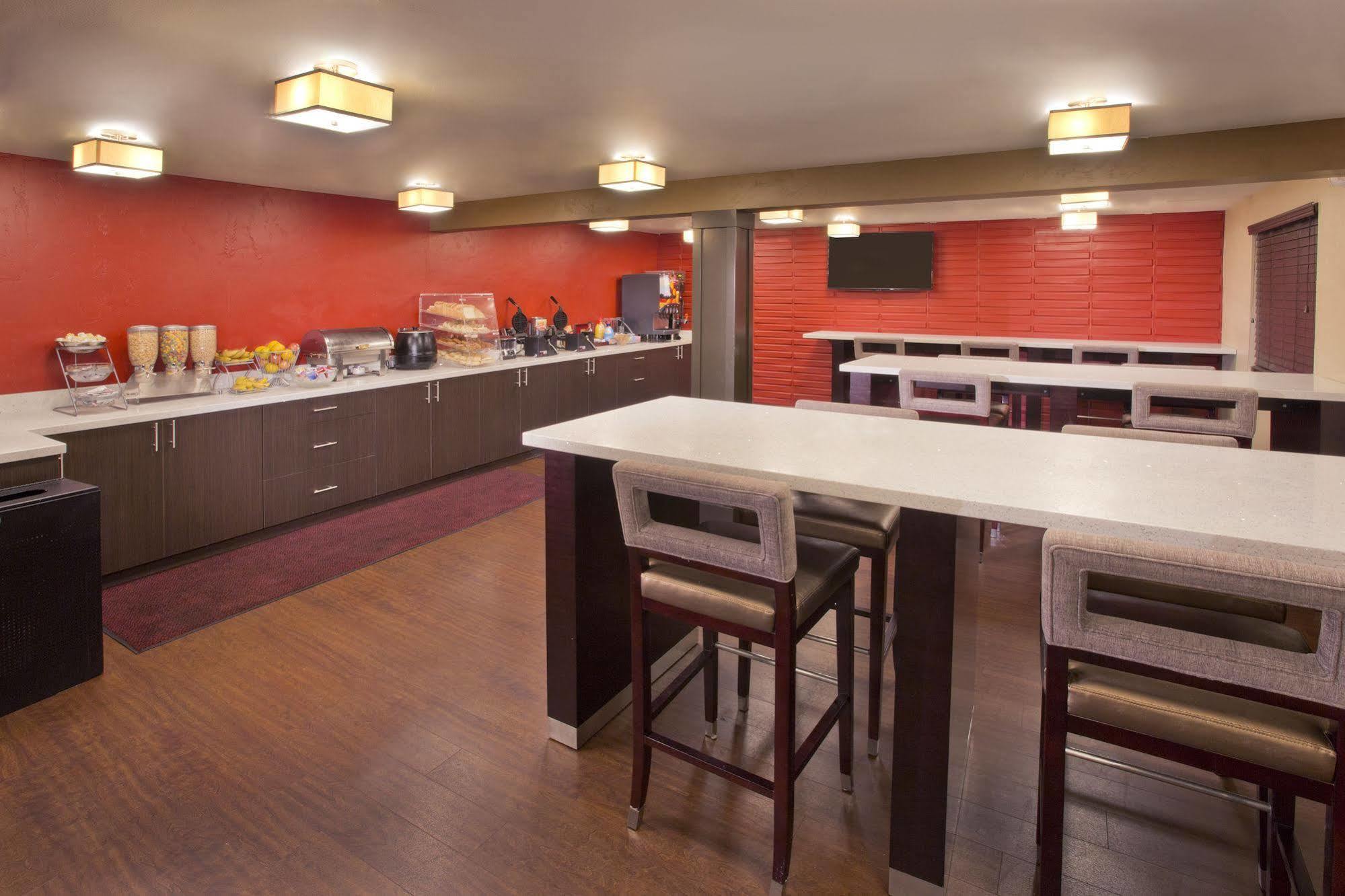 Red Lion Inn And Suites Federal Way Exteriör bild