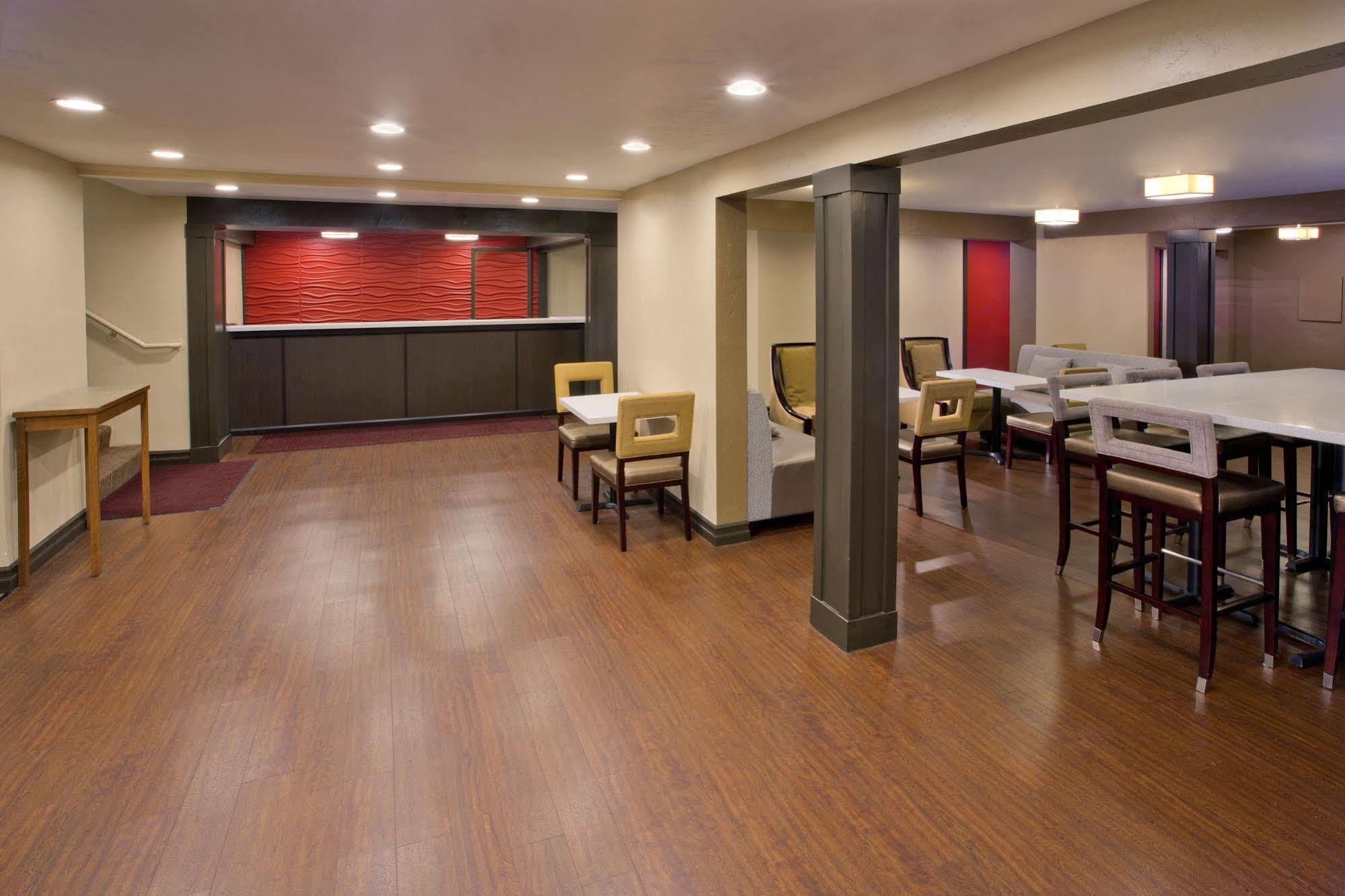 Red Lion Inn And Suites Federal Way Exteriör bild