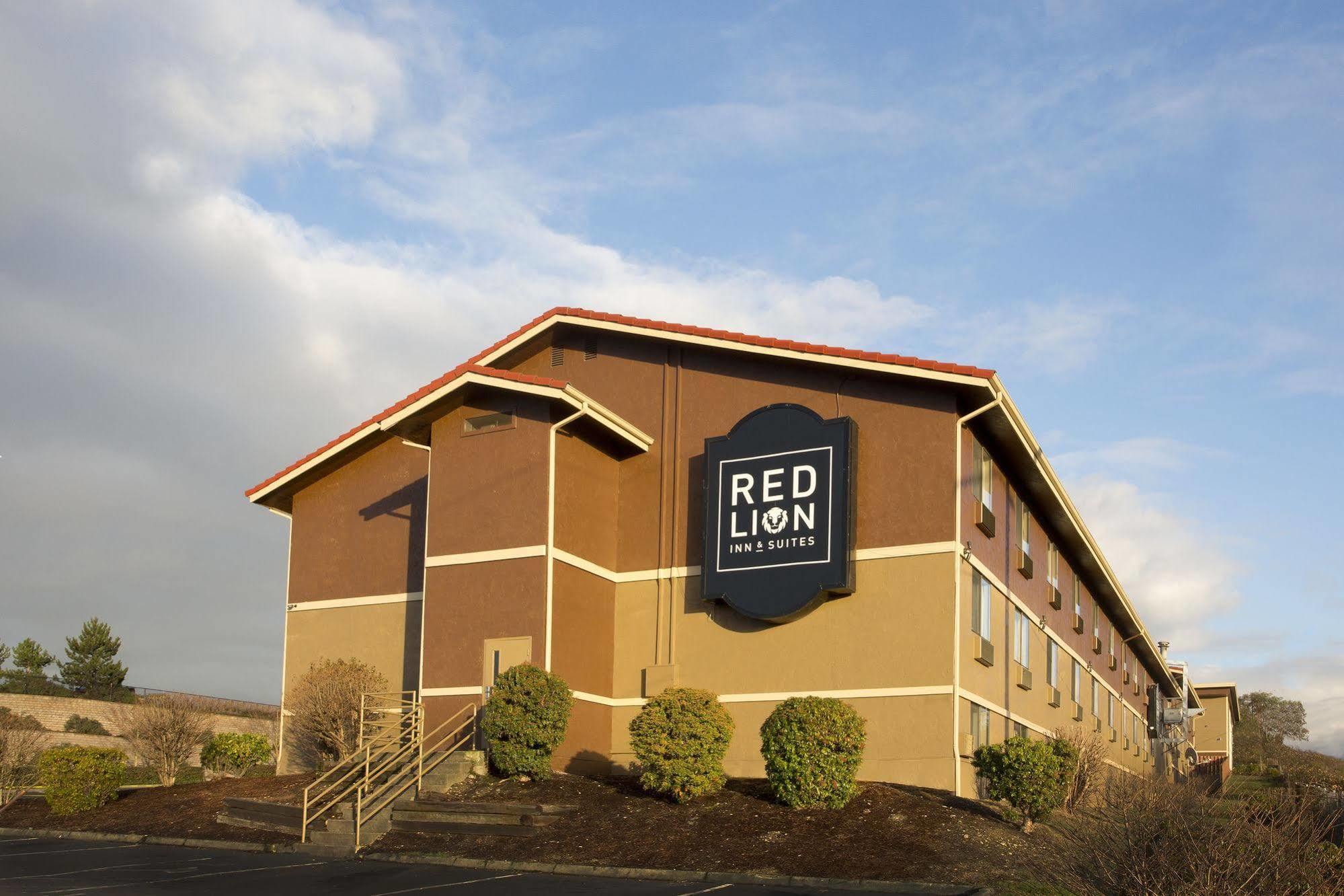 Red Lion Inn And Suites Federal Way Exteriör bild