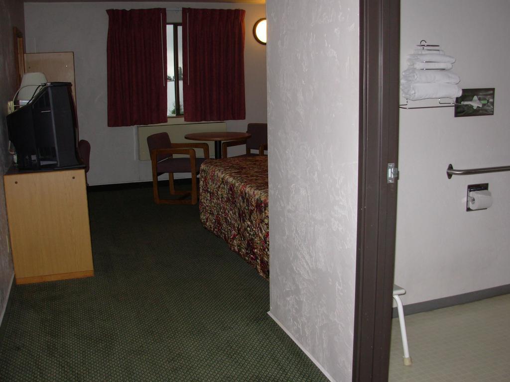 Red Lion Inn And Suites Federal Way Exteriör bild