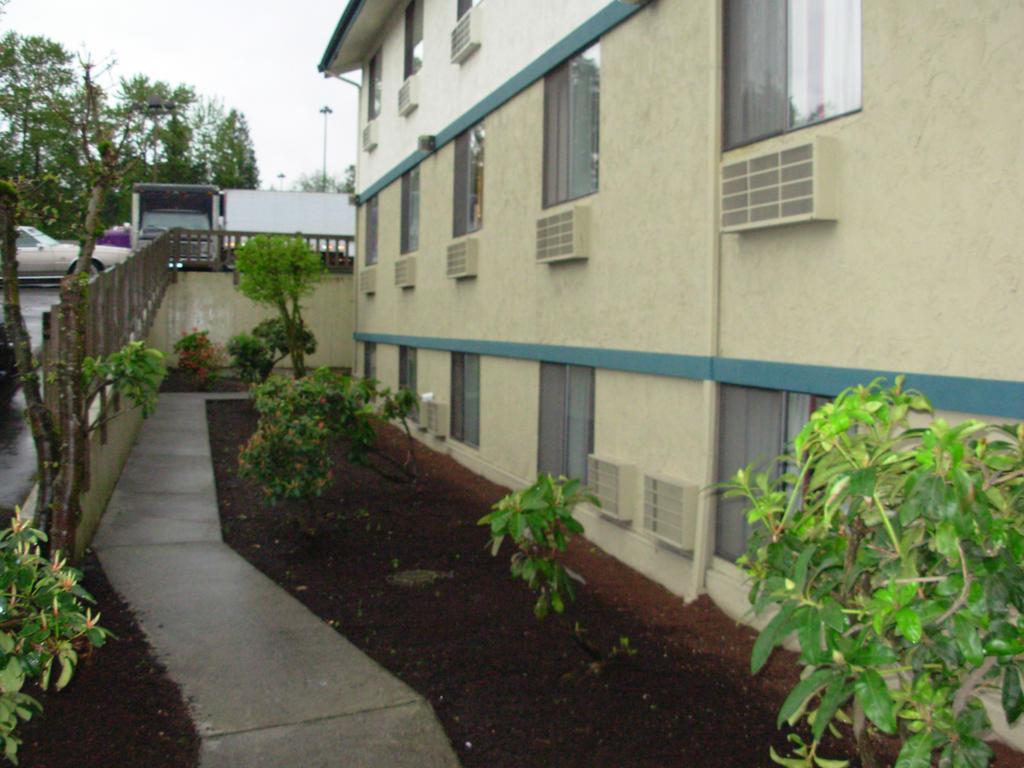 Red Lion Inn And Suites Federal Way Exteriör bild