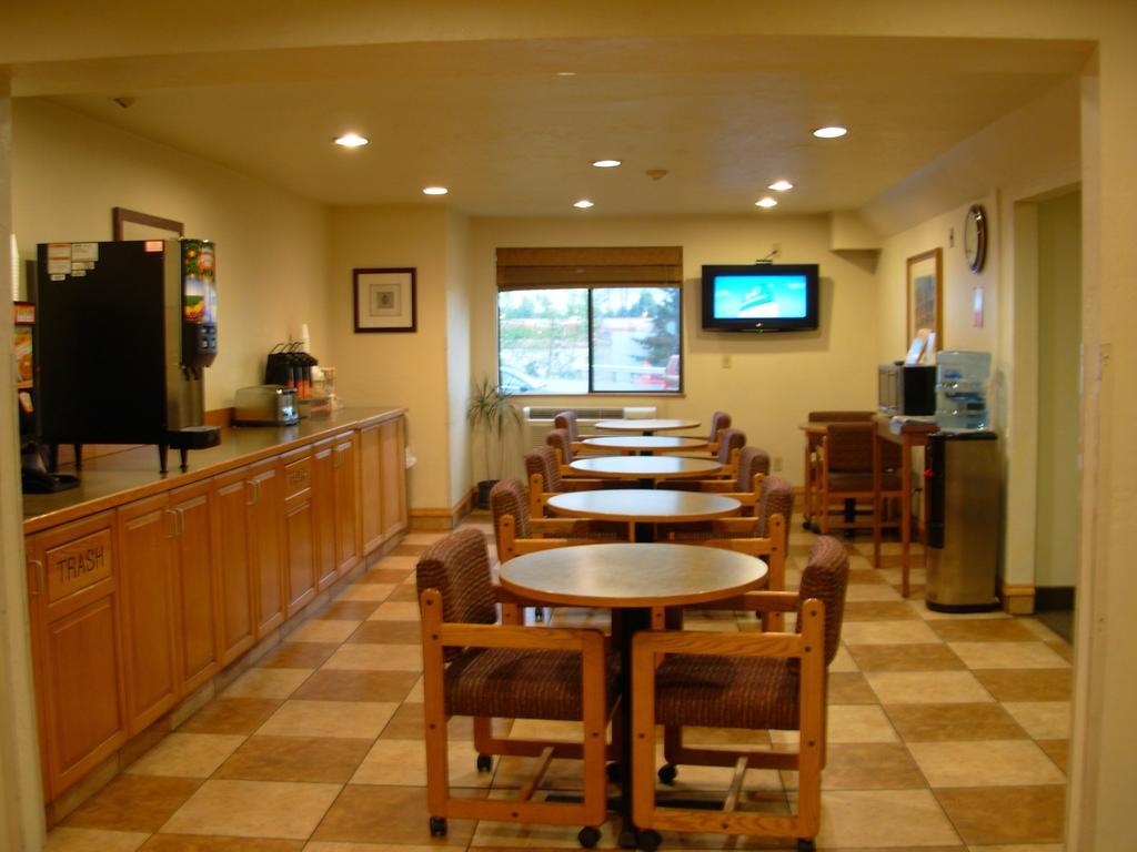 Red Lion Inn And Suites Federal Way Exteriör bild