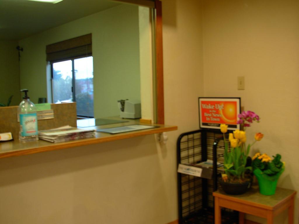 Red Lion Inn And Suites Federal Way Exteriör bild