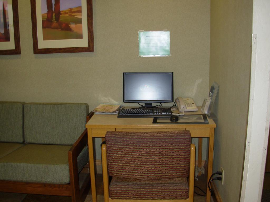 Red Lion Inn And Suites Federal Way Exteriör bild
